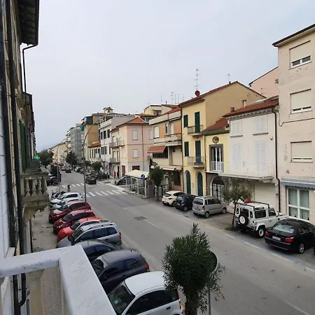 Foscolo 27 A 100 M Dal Mare Apartmán Viareggio